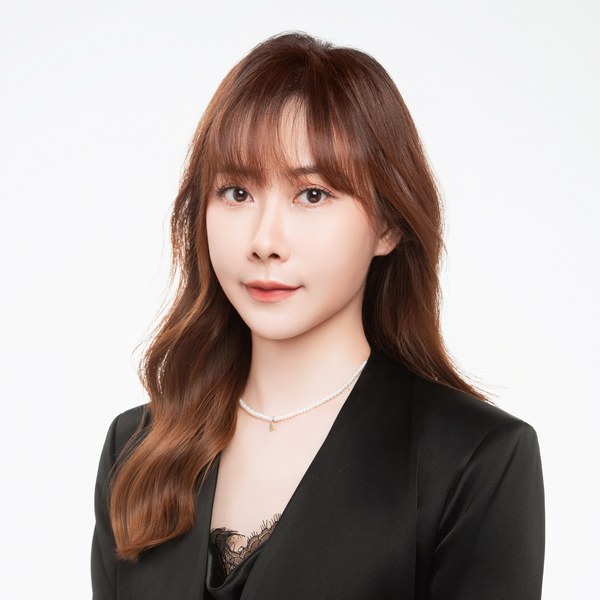 Cece Huang, Director of Overseas Operations at GZ Cosmetics Lab