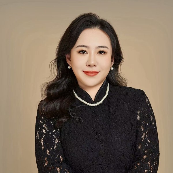 Liya Huang, General Manager of GZ Cosmetics Lab